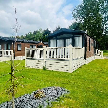 Ebor Lodge With Hot Tub Pocklington Exterior photo