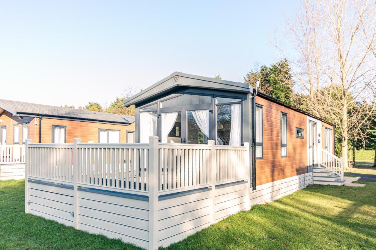 Ebor Lodge With Hot Tub Pocklington Exterior photo